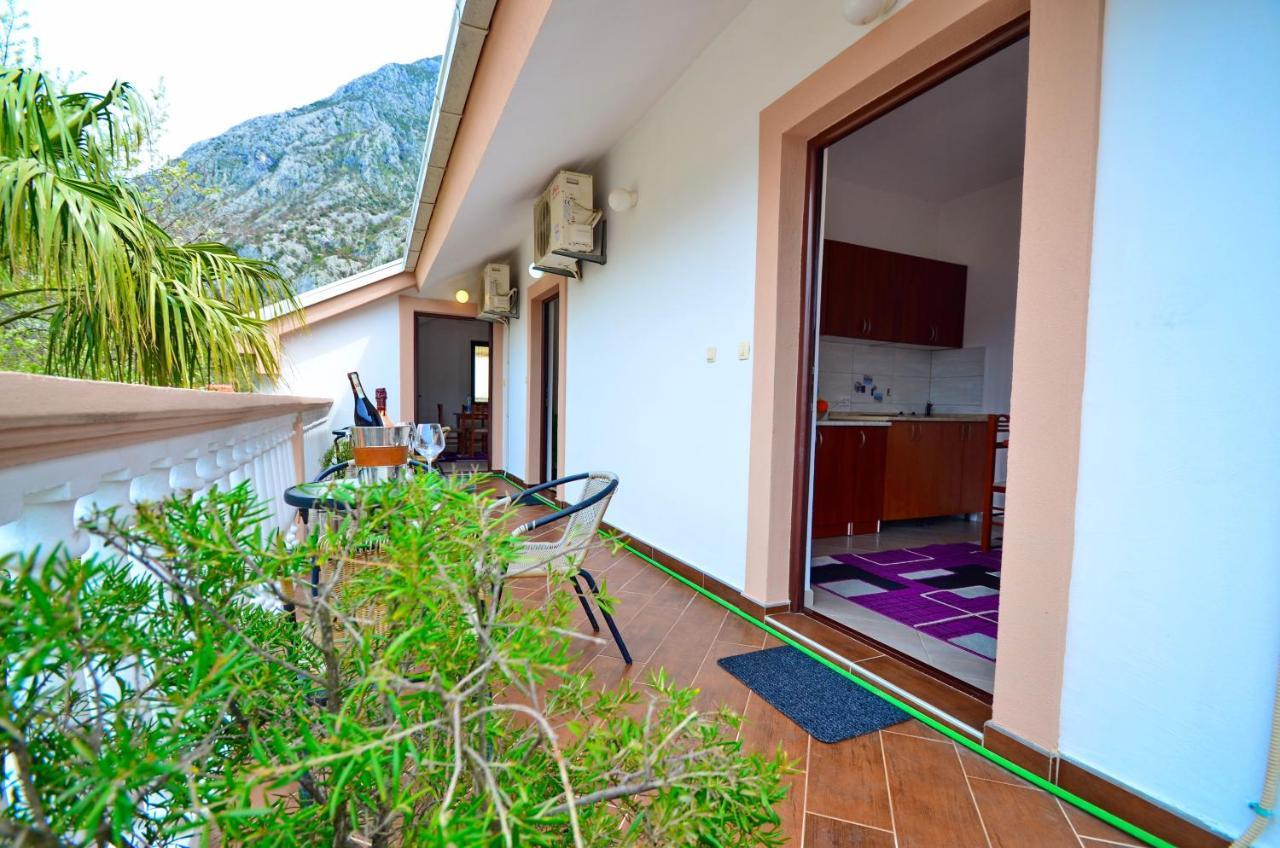 Apartments Blue Lagoon Kotor Exterior photo